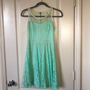 Sleeveless Light Blue Lace Midthigh Dress